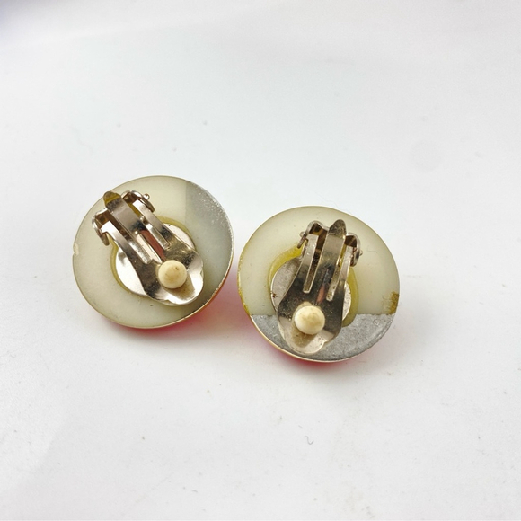 Vintage 1980s Bijoux hot pink plastic rhinestone dome clip-on earrings. - Picture 5 of 5